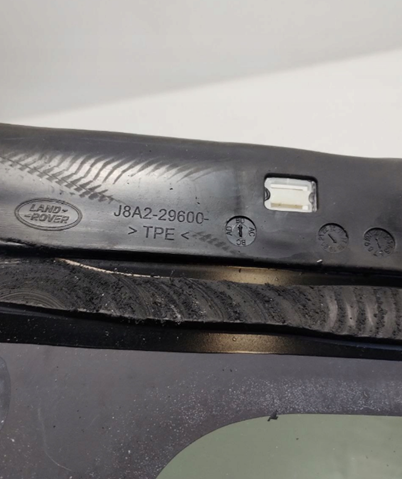Скло багажного відсіку, праве LR111056 Land Rover