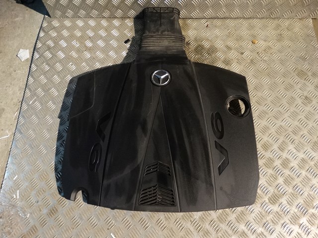 Кришка двигуна декоративна 6420101508 Mercedes