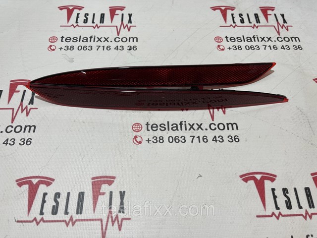 149581700C Tesla Лівий відбивач заднього бампера