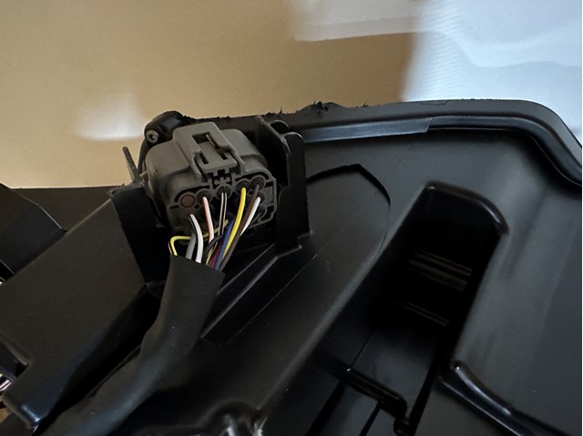 Купити VA4151030C Mazda Права блок фара