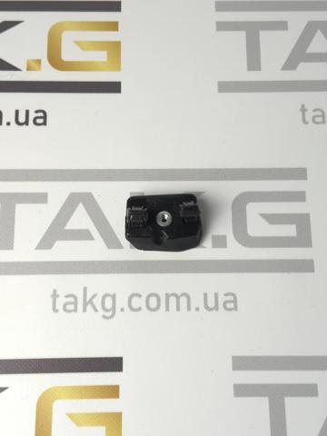 149377300B Tesla Кронштейн бампера переднього, правий
