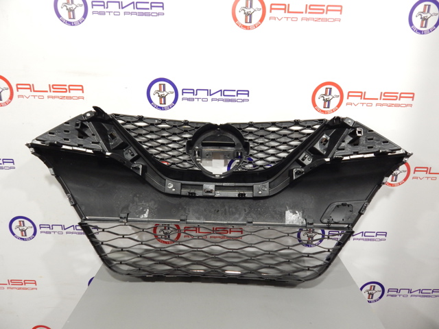 Решітка радіатора 623104RA0A Nissan/Infiniti