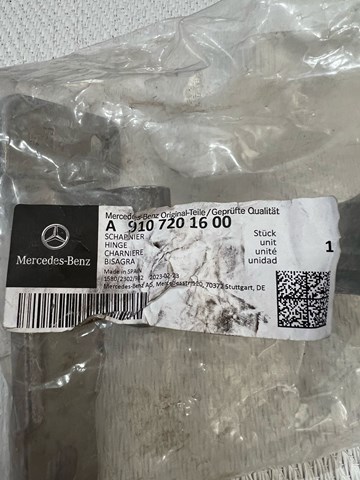 Петля передніх дверей, правої A9107201600 Mercedes