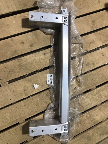 LR091866 Land Rover Балка бампера переднього