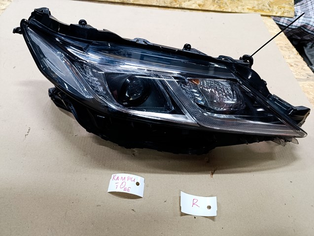 Фара ліва, права Toyota 8114533G00