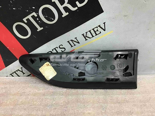 Молдинг переднього правого крила Land Rover LR058535 ціна, від 63.84 USD