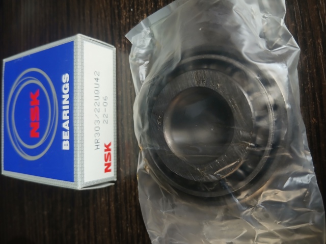 HR30322UQU42 NSK 