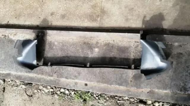 LR027023 Land Rover Повітропровід (дефлектор) радіатора, нижній