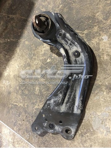 GHP928200B Mazda Важіль/тяга задньої підвіски подовжній нижній, правий