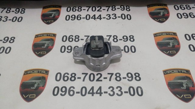 Кронштейн подушки (опори) двигуна, правої Land Rover LR094225 ціна, від 111.11 USD