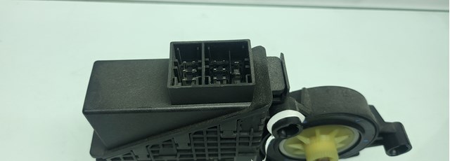 Двигун склопідіймача двері передньої, правої VAG 440774EP