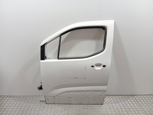 Двері передні ліві 9856199780 Peugeot/Citroen