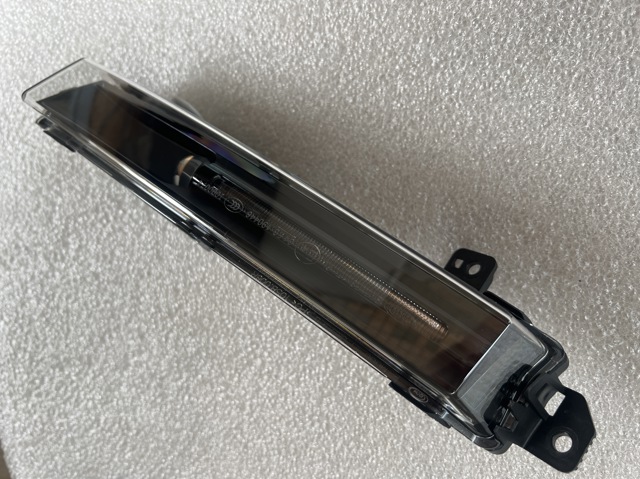 Туманка права Land Rover LR142092 ціна, від 126.66 USD