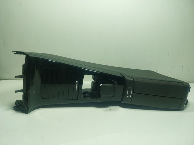 Підлокітник переднього сидіння Mercedes A1776806603