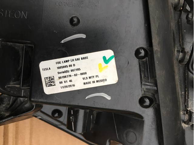 Туманка ліва Tesla 100599500D ціна, від 63.33 USD