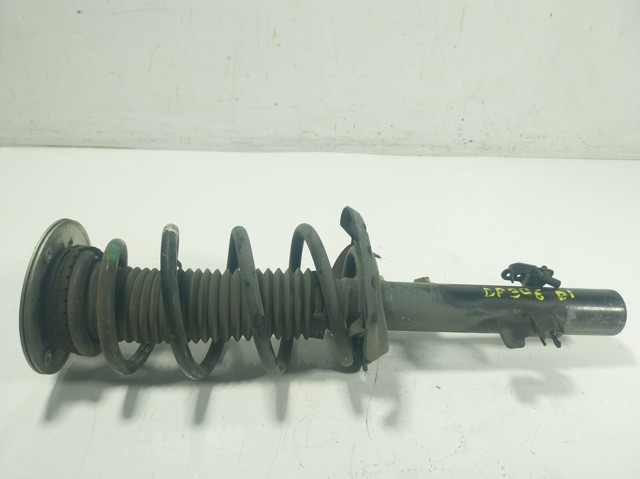 LR070934 Land Rover Ліва передня стійка