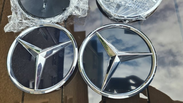 A2068882100 Mercedes Решітка радіатора