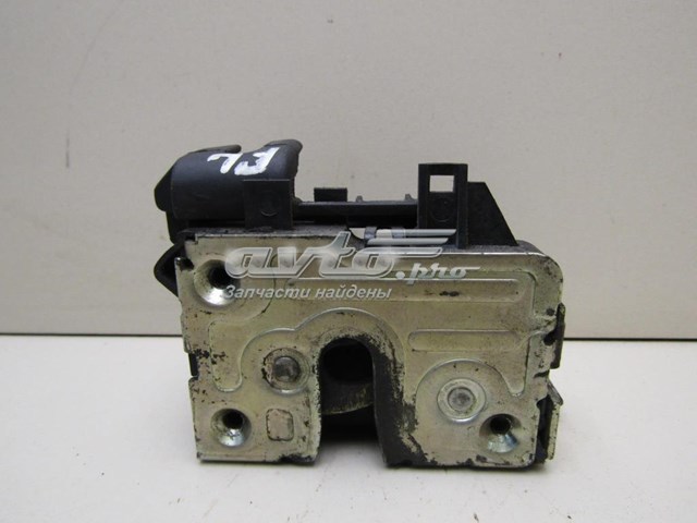 Замок передньої лівої двері 8200138035 Renault (RVI)