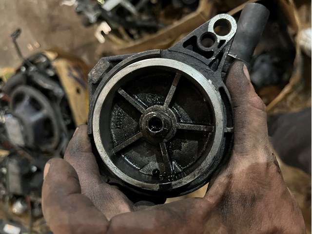 Насос вакуумний BMW 2246126
