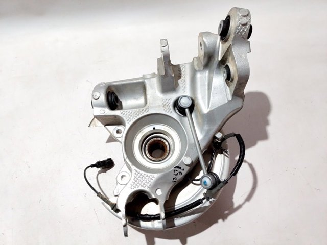 Купити LR114257 Land Rover Кулак поворотний правий