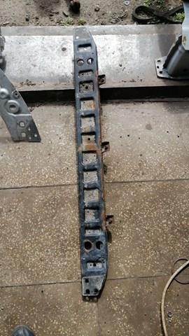Балка радіатора нижня LR024295 Land Rover