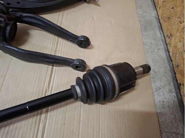 FD052560X Mazda Привід лівий