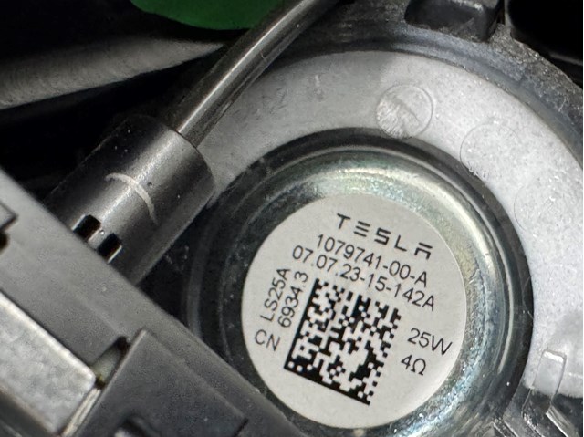 107974100A Tesla Motors Динамік передній