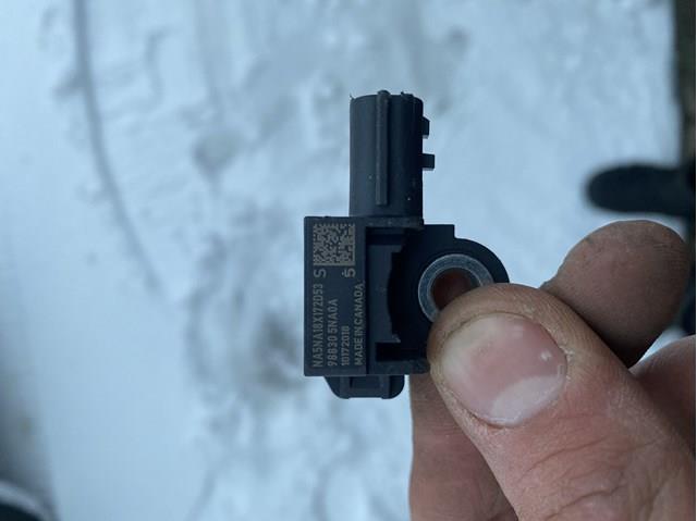 988305NA0A Nissan/Infiniti Датчик Ейрбег передній