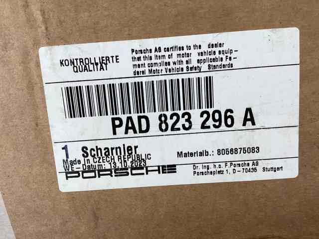 PAD823296A Porsche Завіс капота, правий