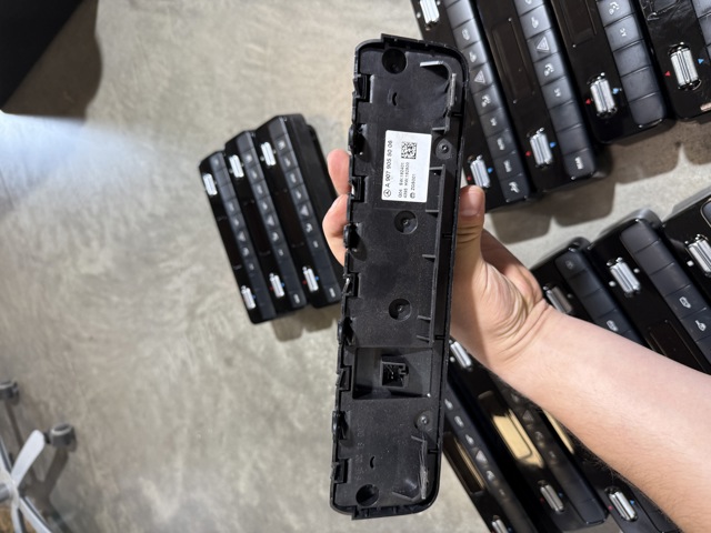 Кнопка аварійної сигналізації Mercedes A9079056006