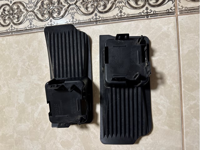 Кронштейн датчика мертвої зони Mercedes A2978856901 ціна, від 63.34 USD