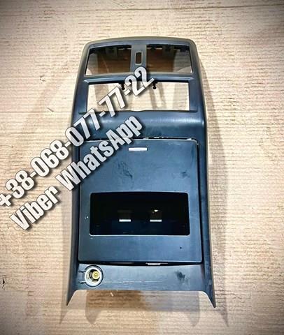 Декоративна накладка центральної консолі A1666800907 Mercedes