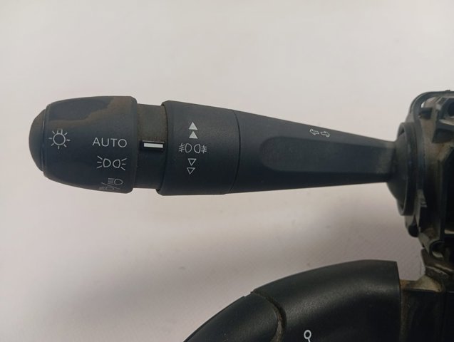 Підрульовий перемикач 98312569ZD Peugeot/Citroen