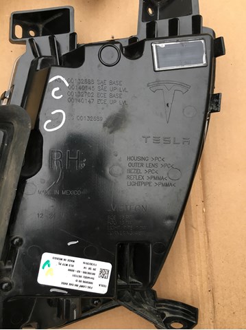 Права протитуманні фари Tesla 100599600D ціна, від 126.69 USD