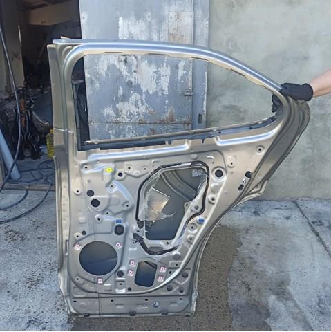 6700379015 Toyota Двері пасажирські задні праві
