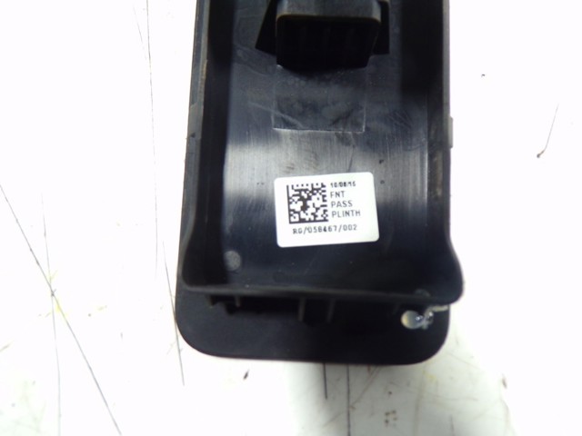 LR059773 Land Rover Кнопка підйомника переднього правого скла