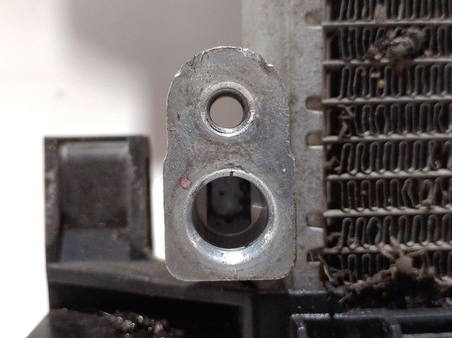 884A052020 Toyota Конденсатор