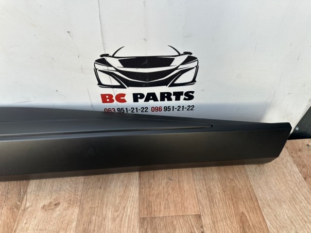 808706RR0A Nissan/Infiniti Молдинг передньої правої двері