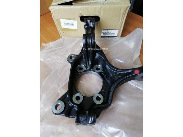 KB7W33021 Mazda Цапфа - поворотний кулак передній, правий