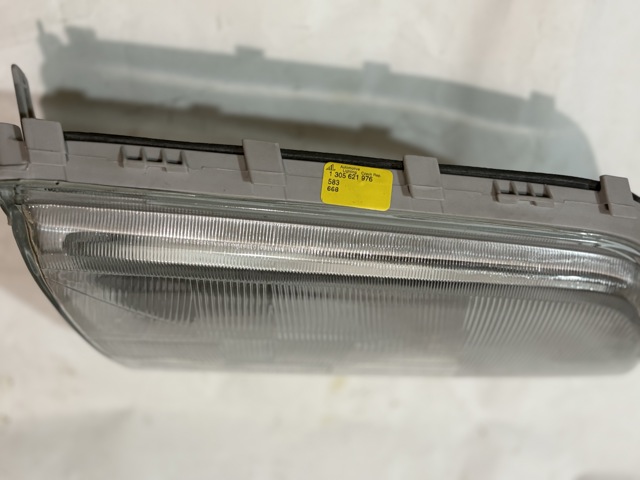 Скло фари лівої Bosch 1305621975 ціна, від 24.93 USD