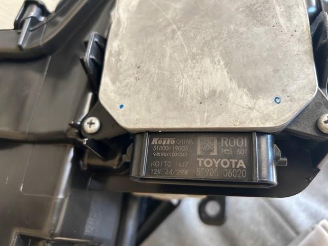Фари Toyota 8118533D71 ціна, від 660.97 USD