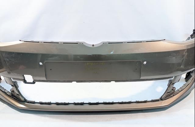 Передній бампер PVW04233BA Signeda