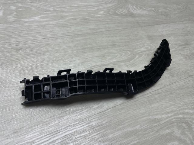 Направляюча заднього бампера, права Suzuki 7183154P00