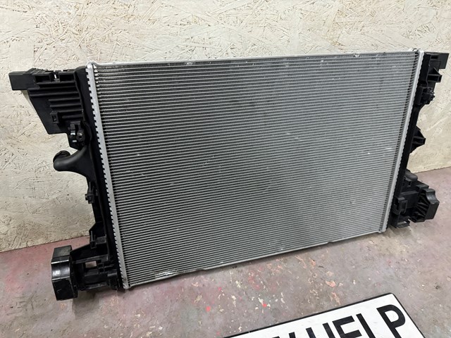 Радіатор охолодження, додатковий A2475004000 Mercedes