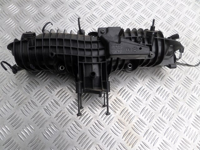 Колектор впускний Volvo 32257808 ціна, від 189.05 USD