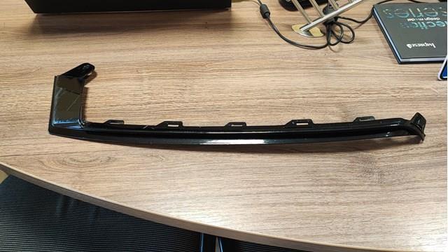 71104TVAA10 Honda Молдинг переднього бампера, правий