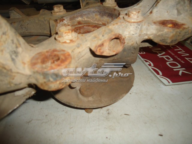 Цапфа - поворотний кулак передній, правий 8H323K185AA Land Rover