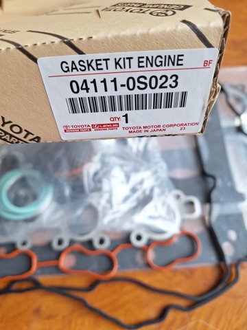 Комплект прокладок двигуна, повний Toyota 041110S023 ціна, від 350.28 USD