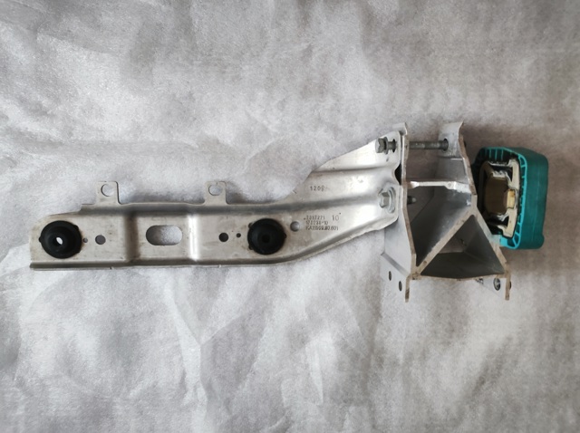 7357222 BMW Кронштейн радіатора нижній