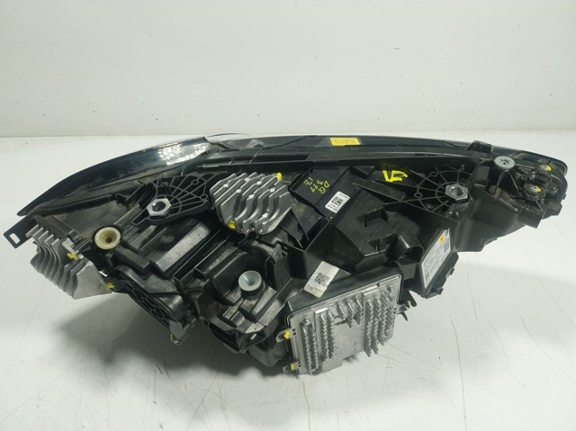 Фара BMW 63118084891